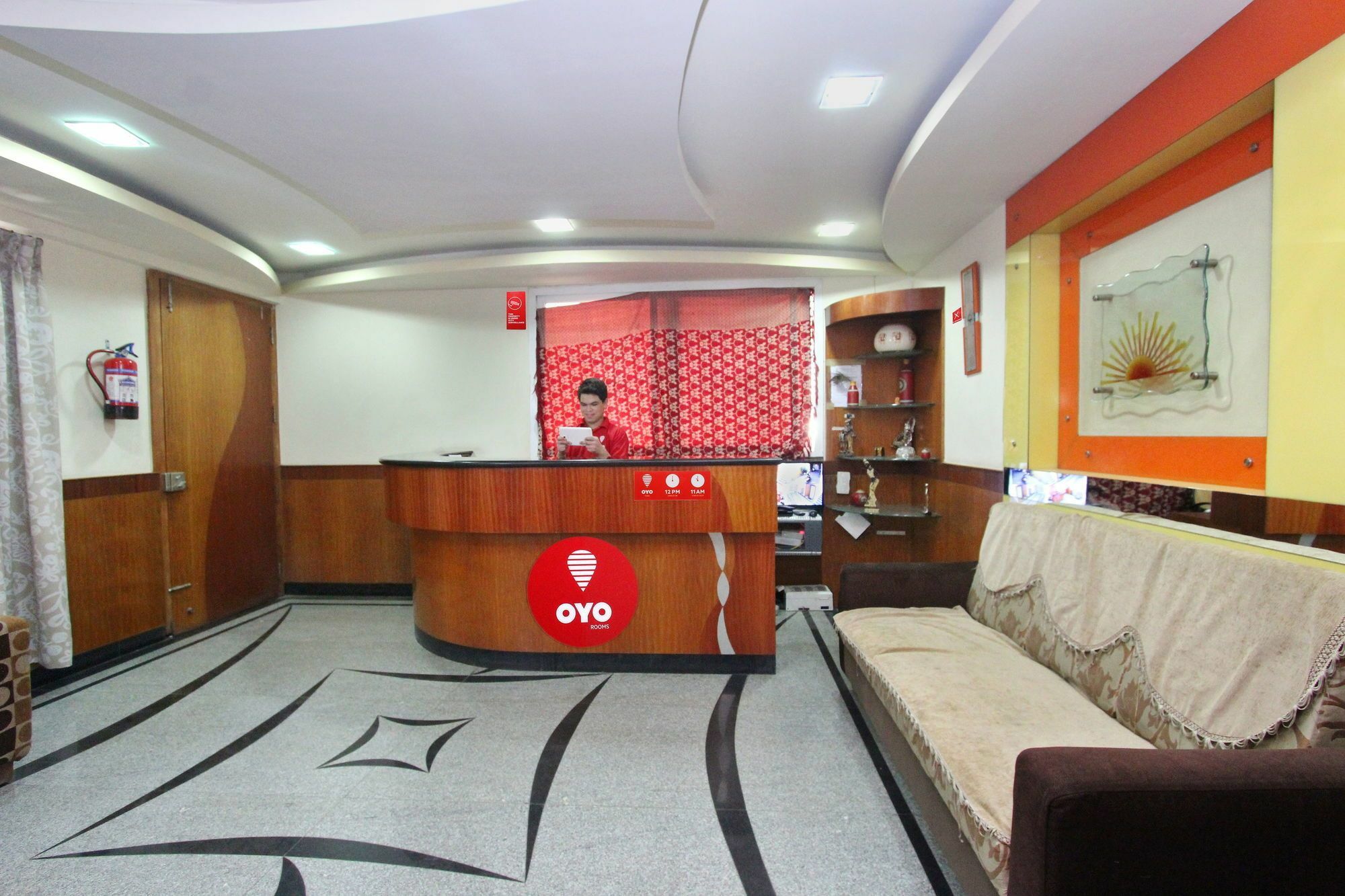 Oyo 8252 Aayush Corporate Hotel 2*