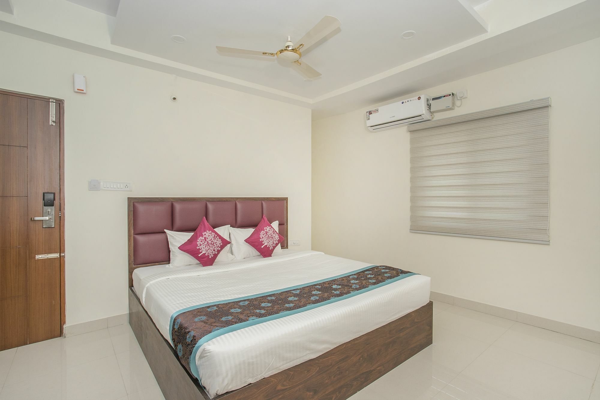 Hotel Oyo 11387 Kozy 2*