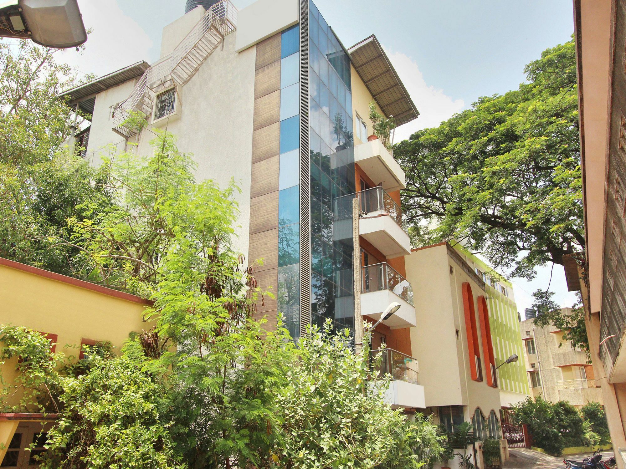 Oyo 14796 Hiland Bangalore