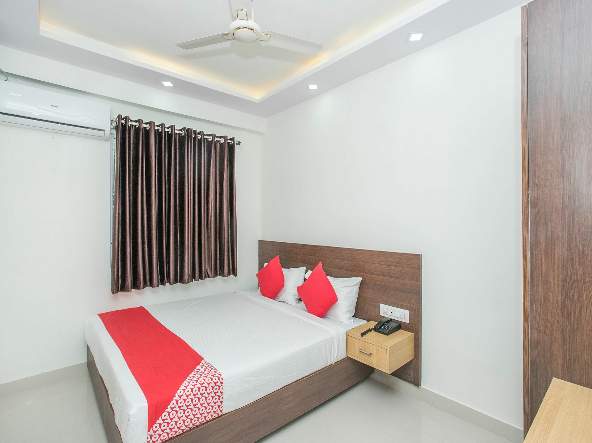 Hotel Oyo 12544 Varcity Twin Towers Bangalore
