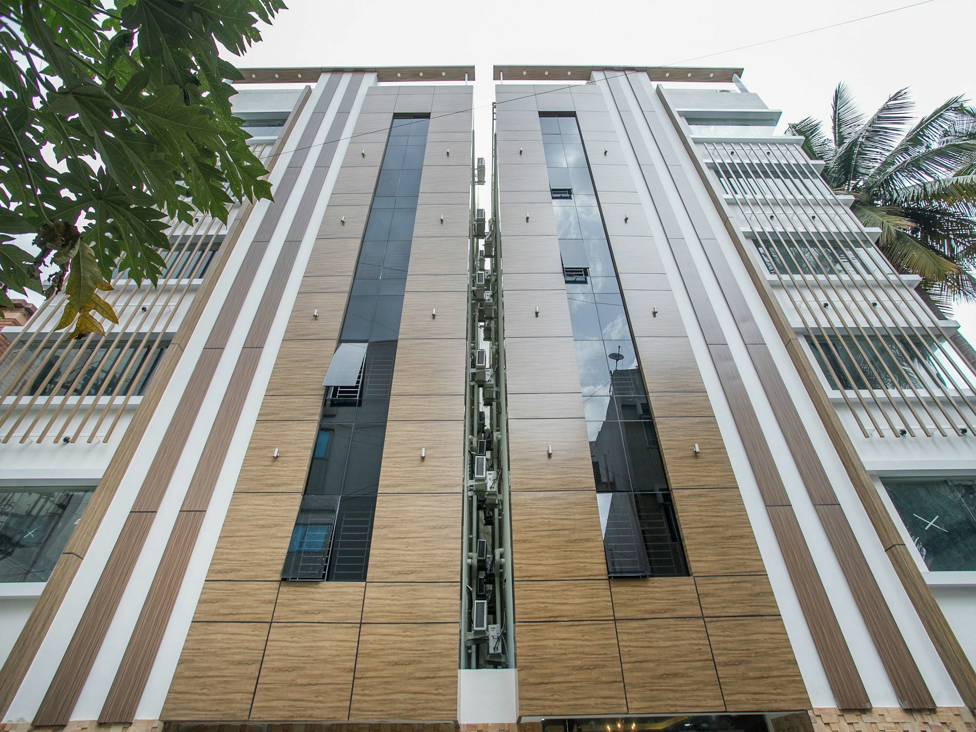 Oyo 12544 Varcity Twin Towers Hotel 3*