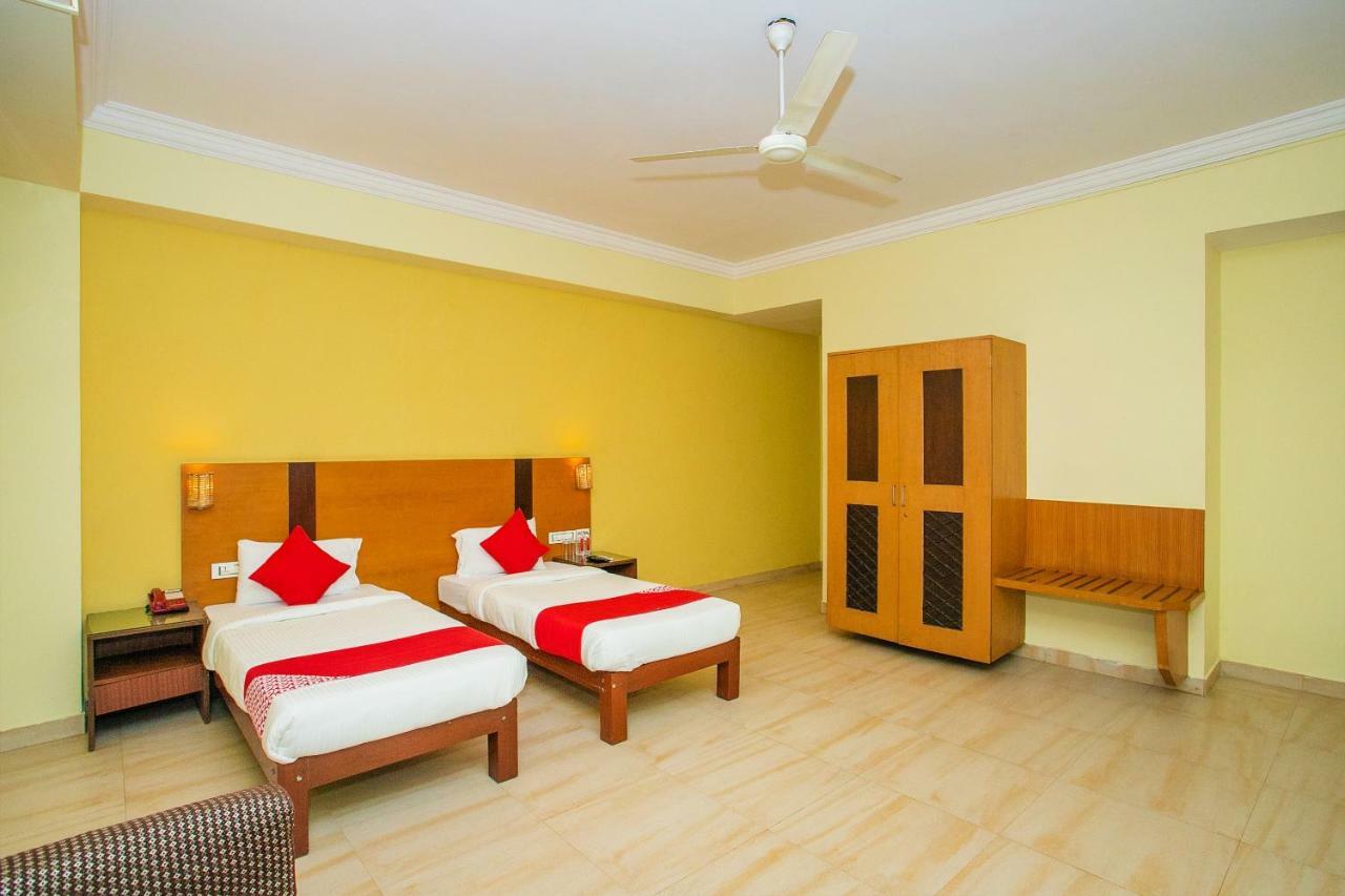 Oyo Flagship 15777 Janpath F St Hotel 3*