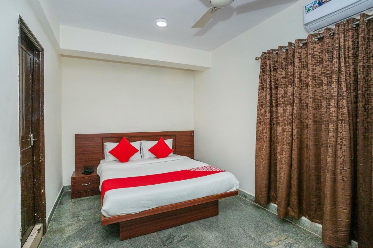 Hotel Oyo 22940 Sri Durga Residency