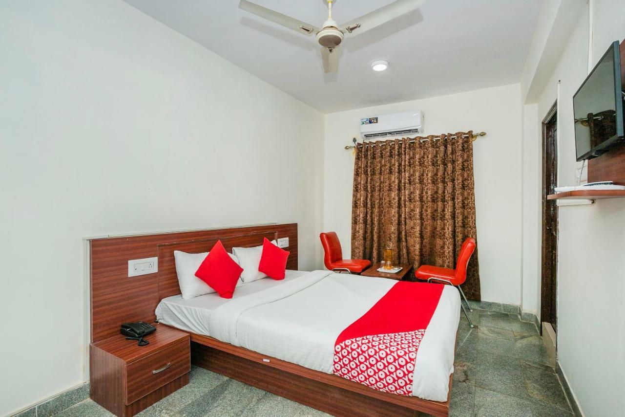 Hotel Oyo 22940 Sri Durga Residency 3*