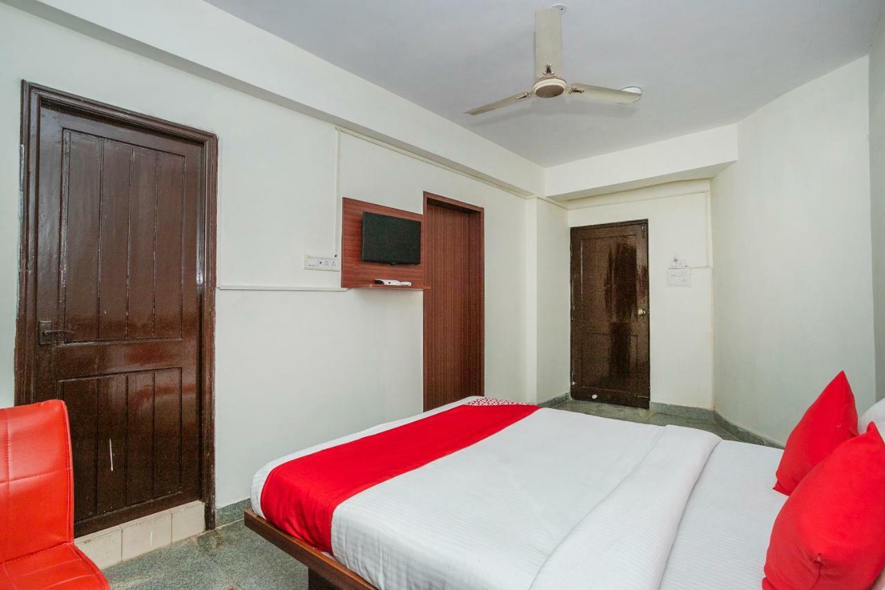 Oyo 22940 Sri Durga Residency 3*