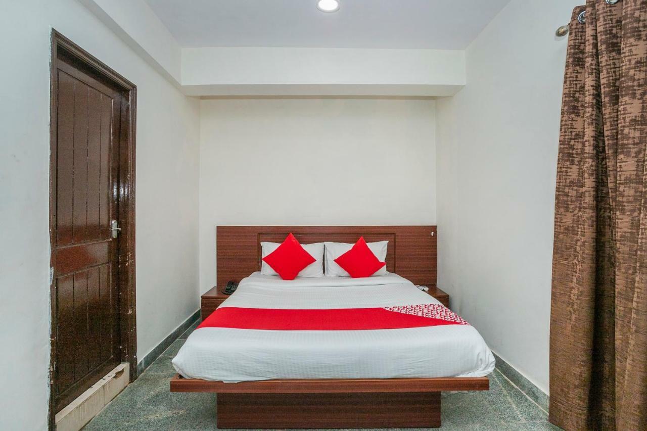 Oyo 22940 Sri Durga Residency Hotel