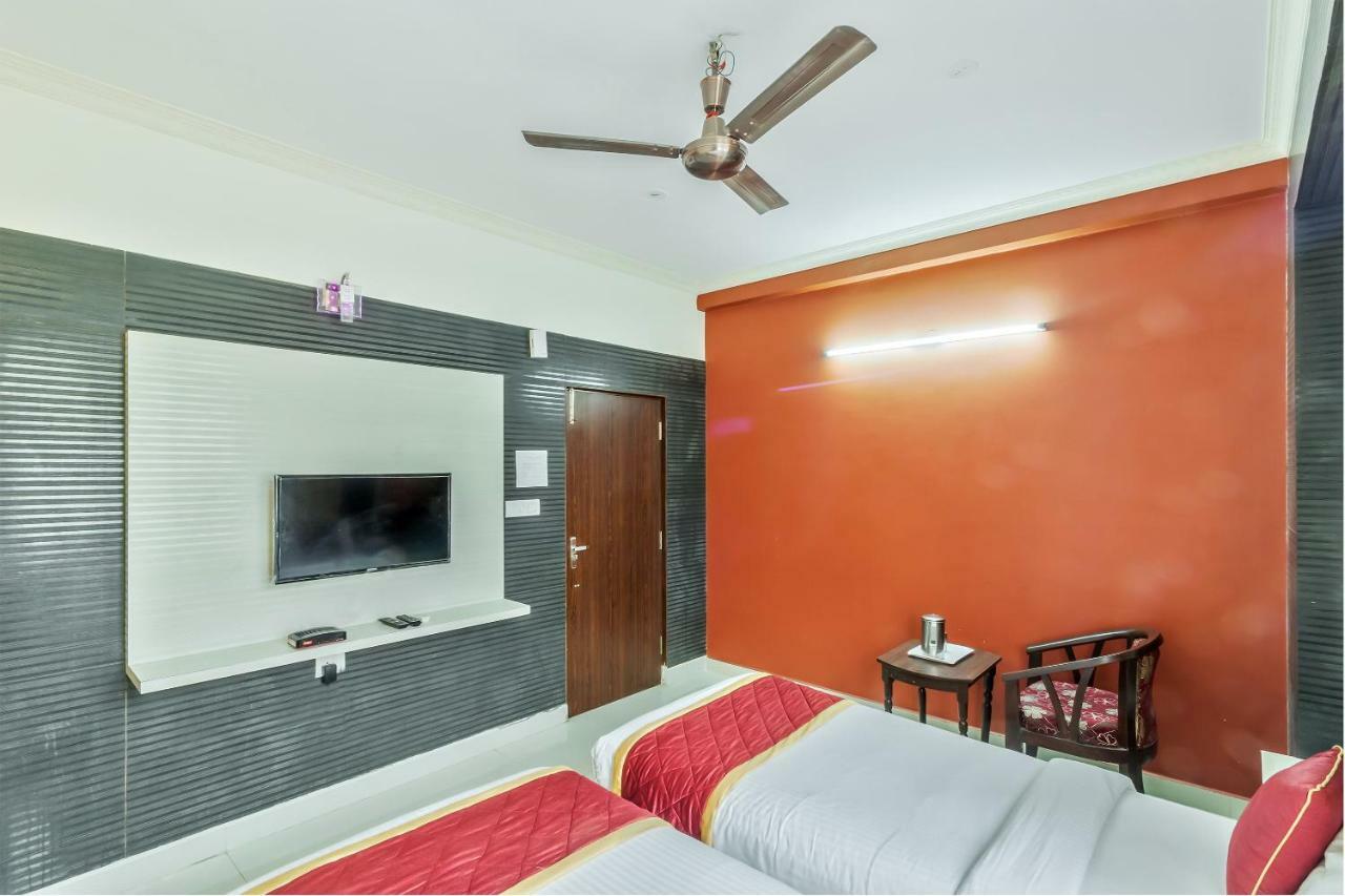Hotel Oyo 437 Vastav Comforts 3*