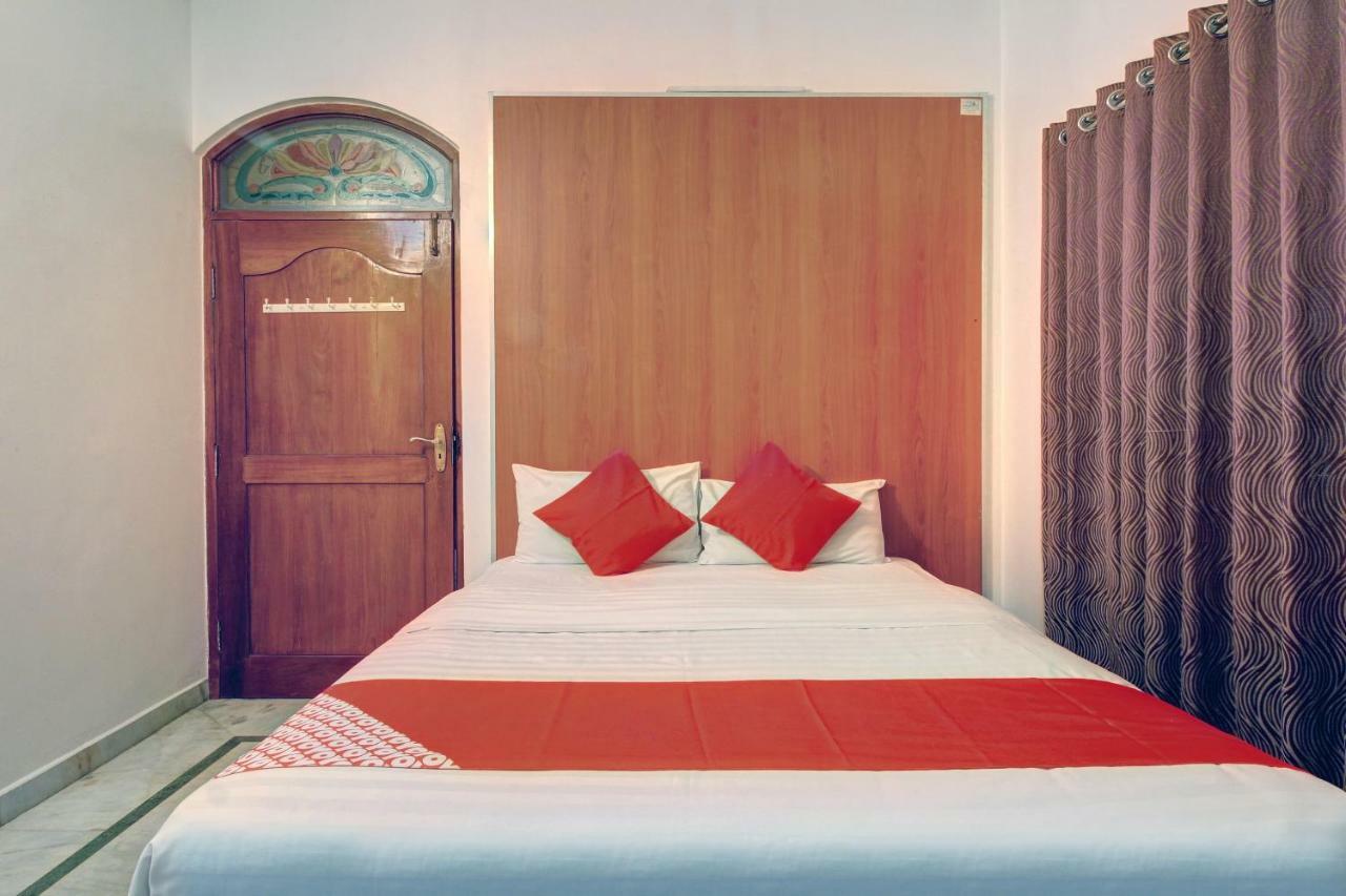 Oyo 37916 Paradise Business 3*