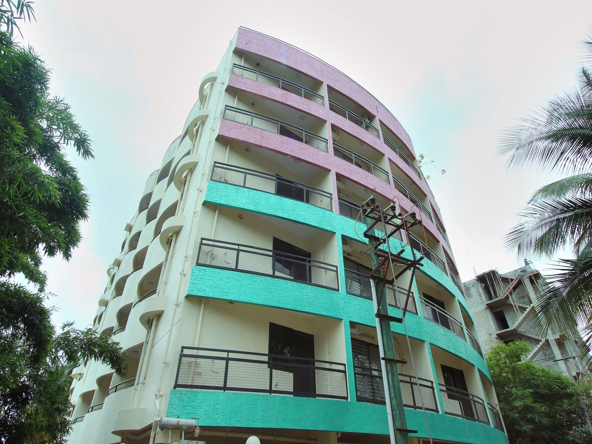 Hotel Oyo 17116 Lng Hospitality