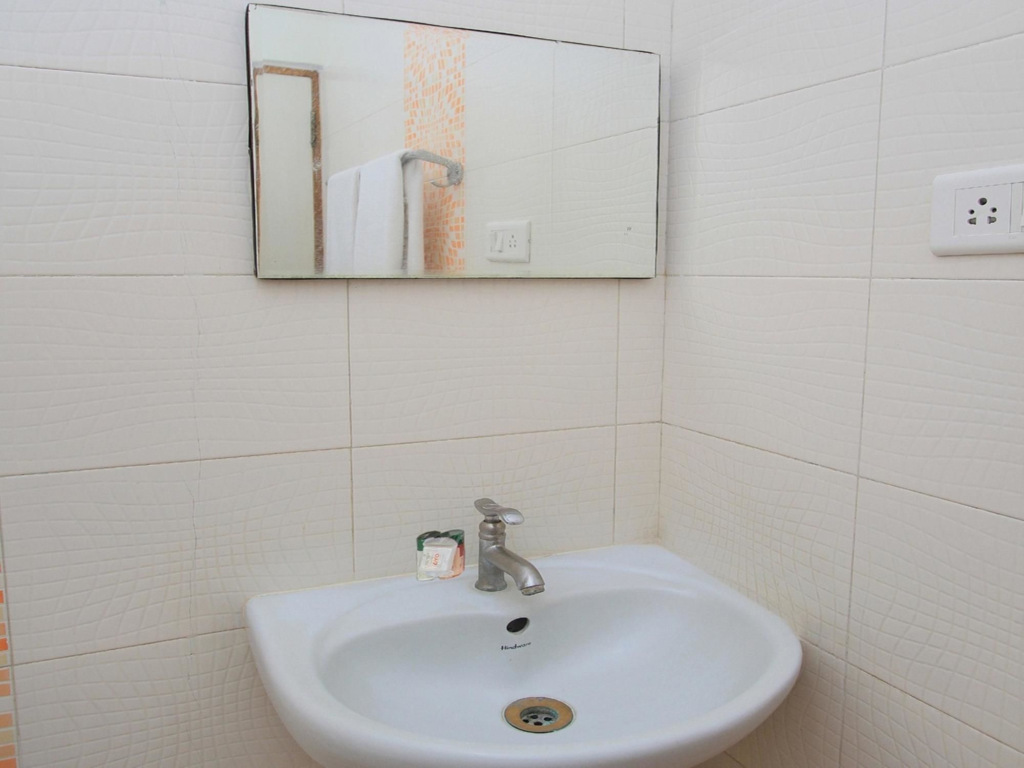 Oyo 9633 Srinidhi Residency