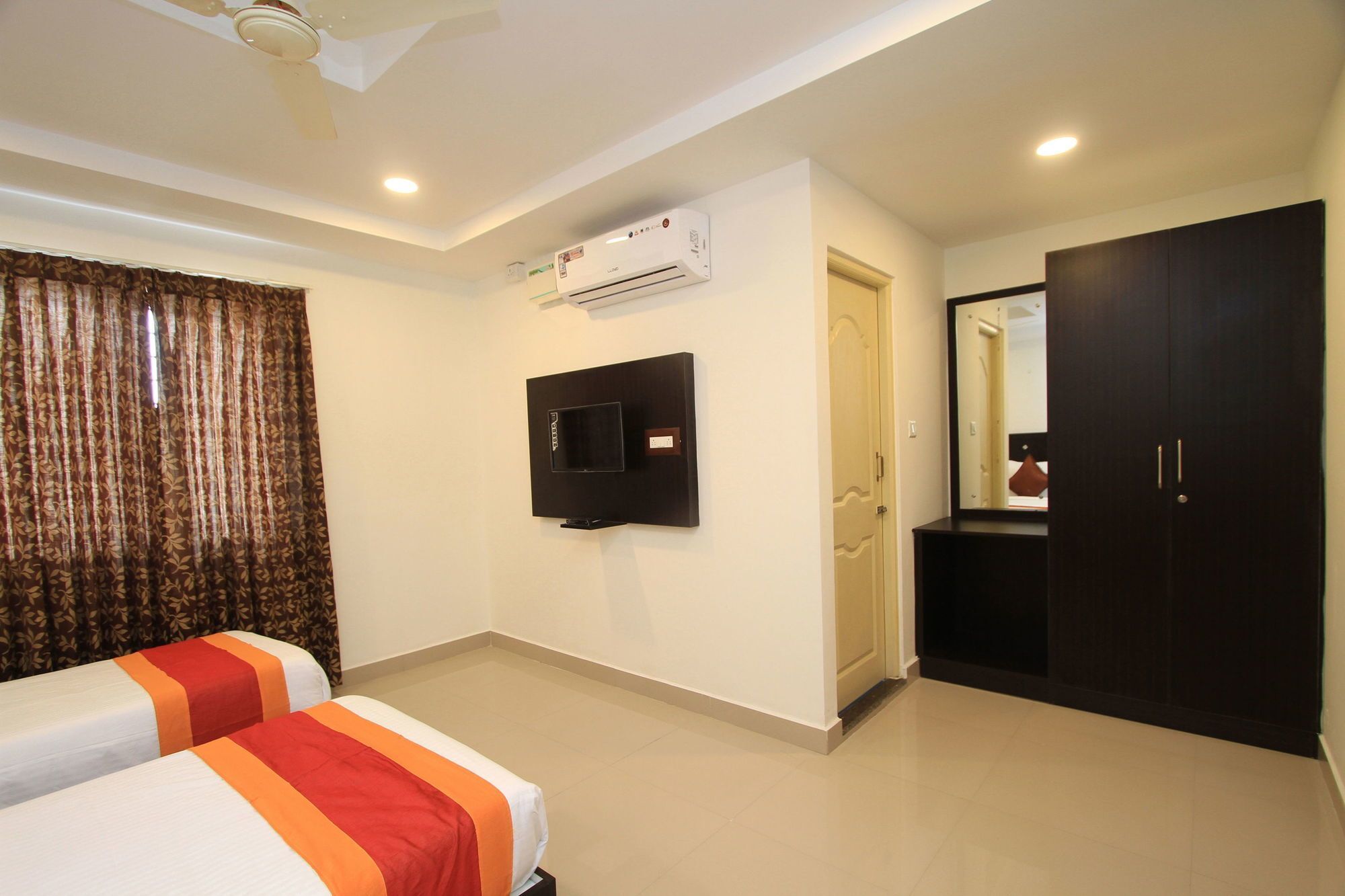 Oyo 4733 Champion Residency 3*
