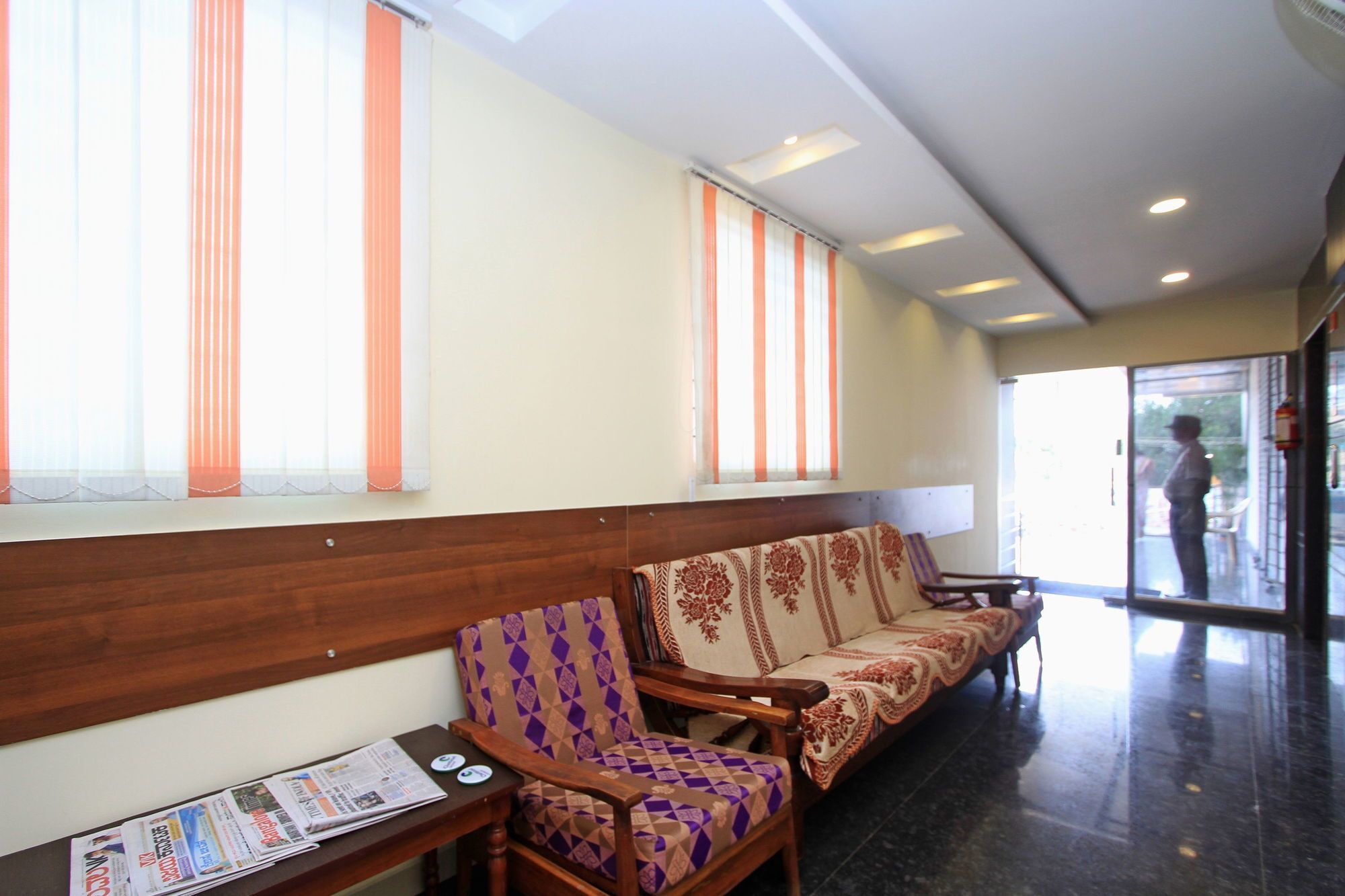 Oyo 4733 Champion Residency Hotel