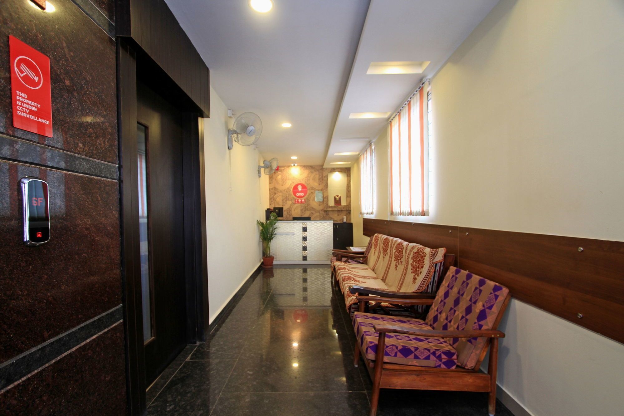 Oyo 4733 Champion Residency Hotel
