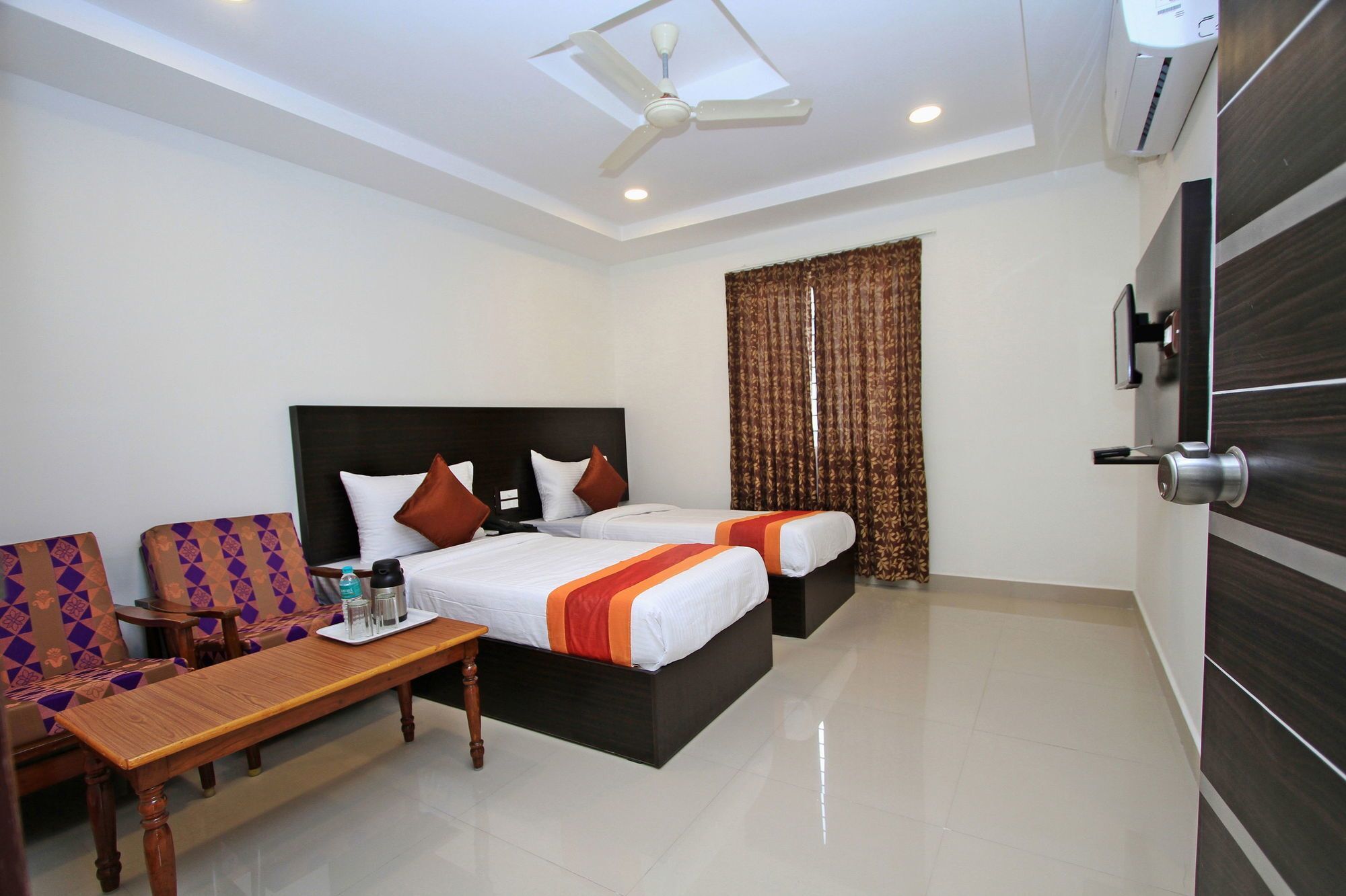 Oyo 4733 Champion Residency 3*
