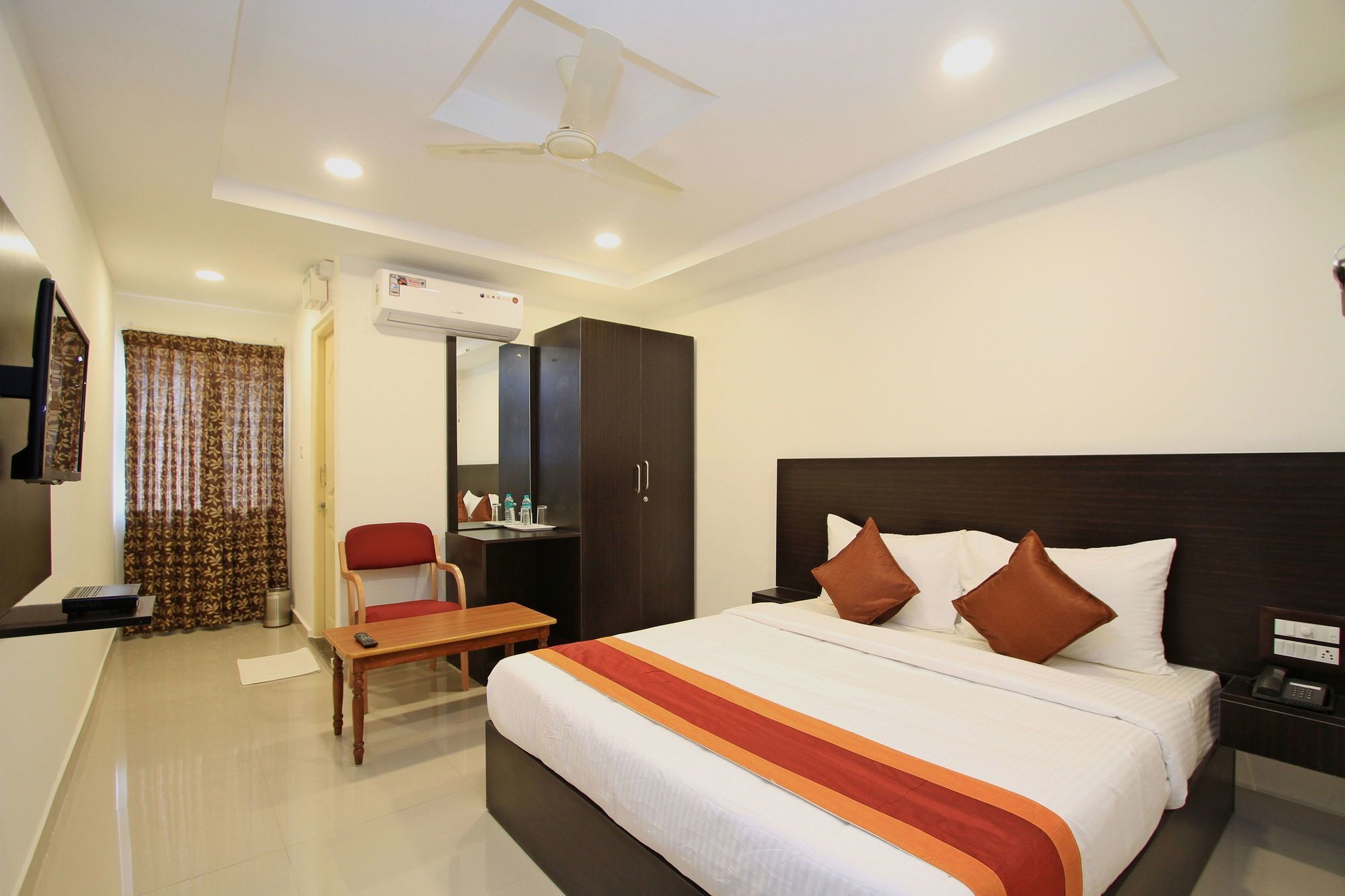 Oyo 4733 Champion Residency 3*