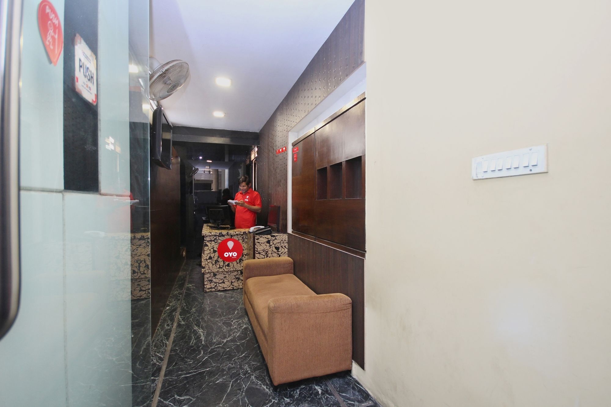 Hotel Oyo Rt Nagar Hmt Playground