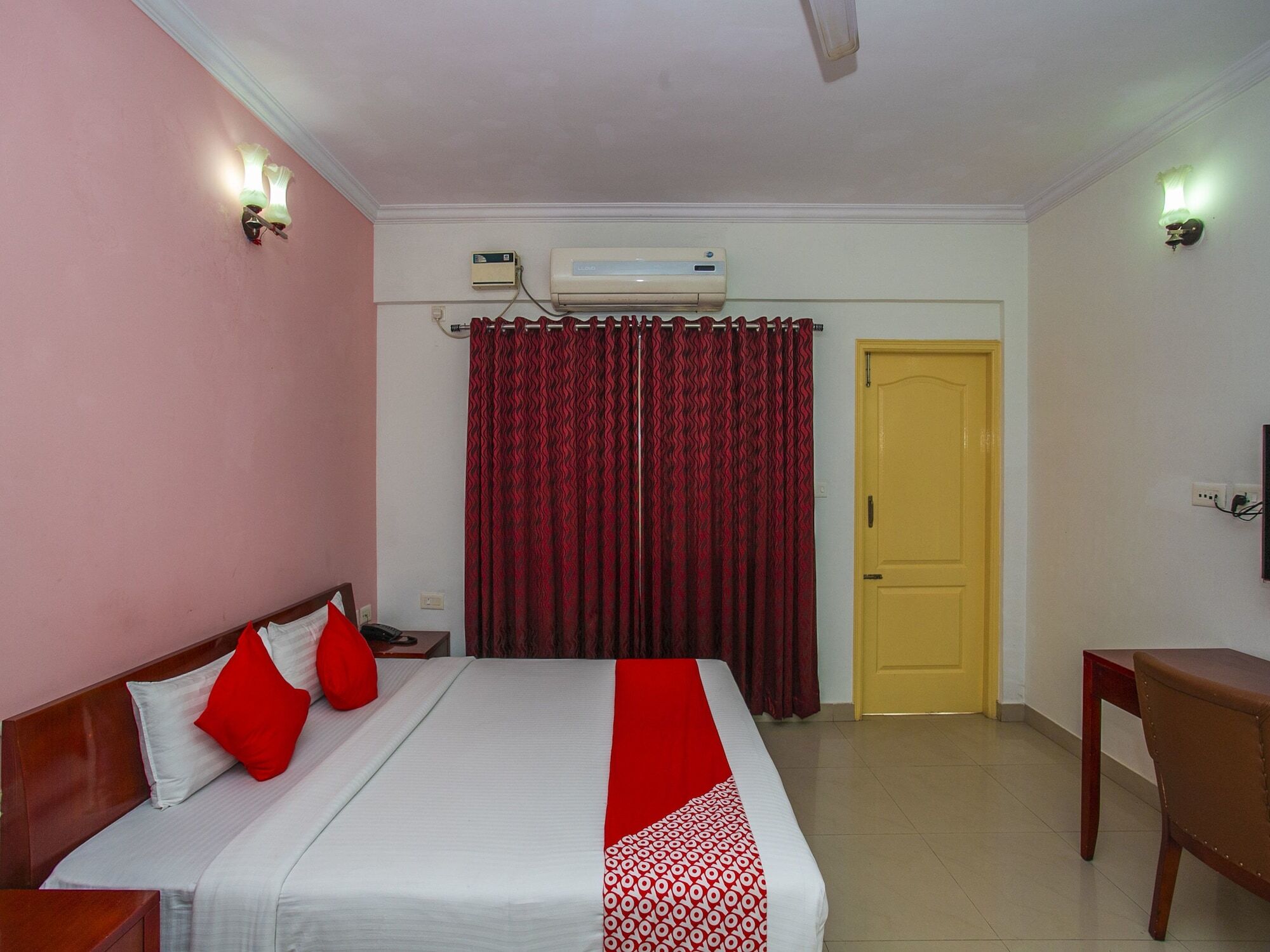 Oyo 23360 White Bricks Hotel