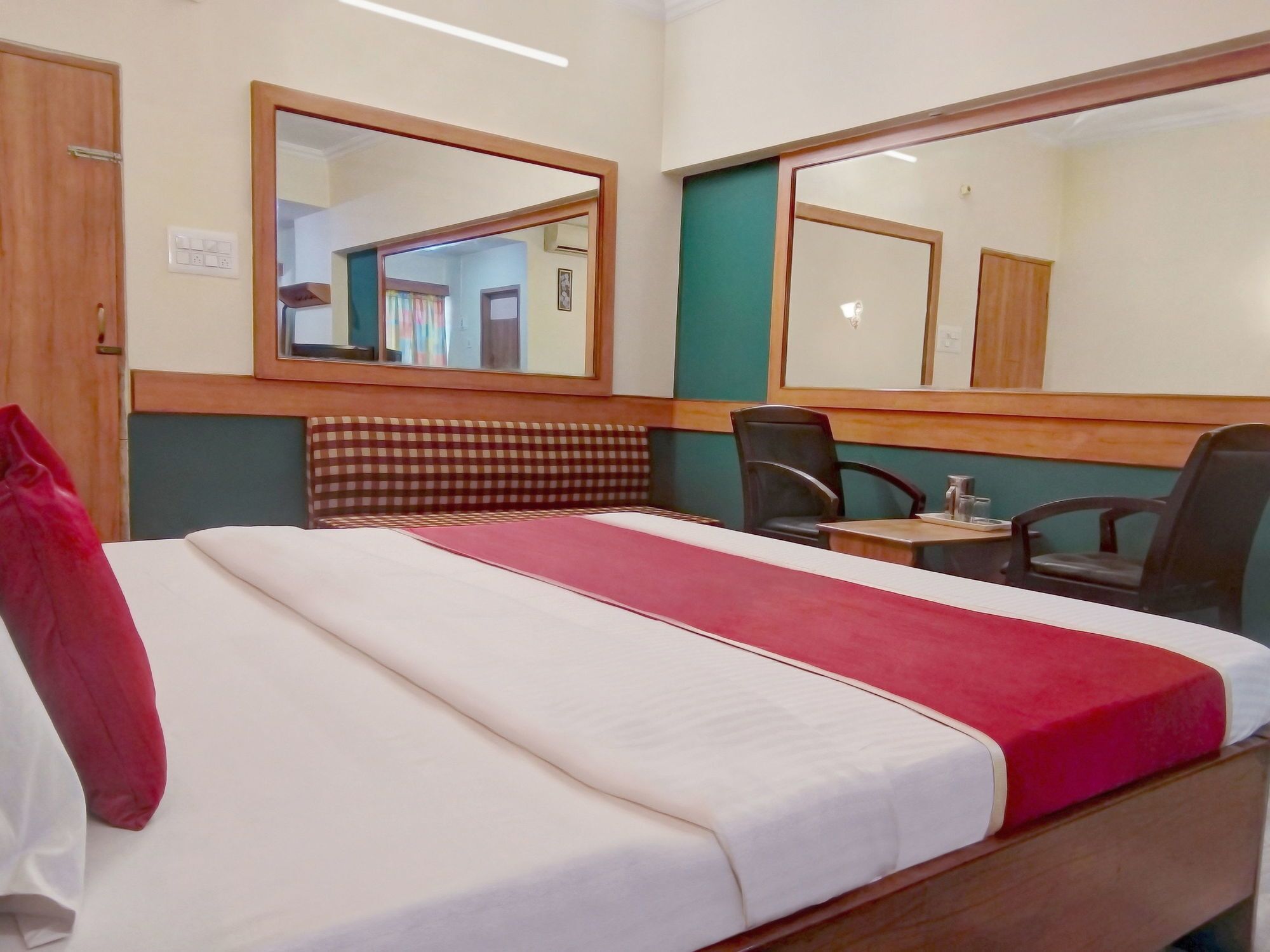 Oyo 10884 Pavana Residency Hotel