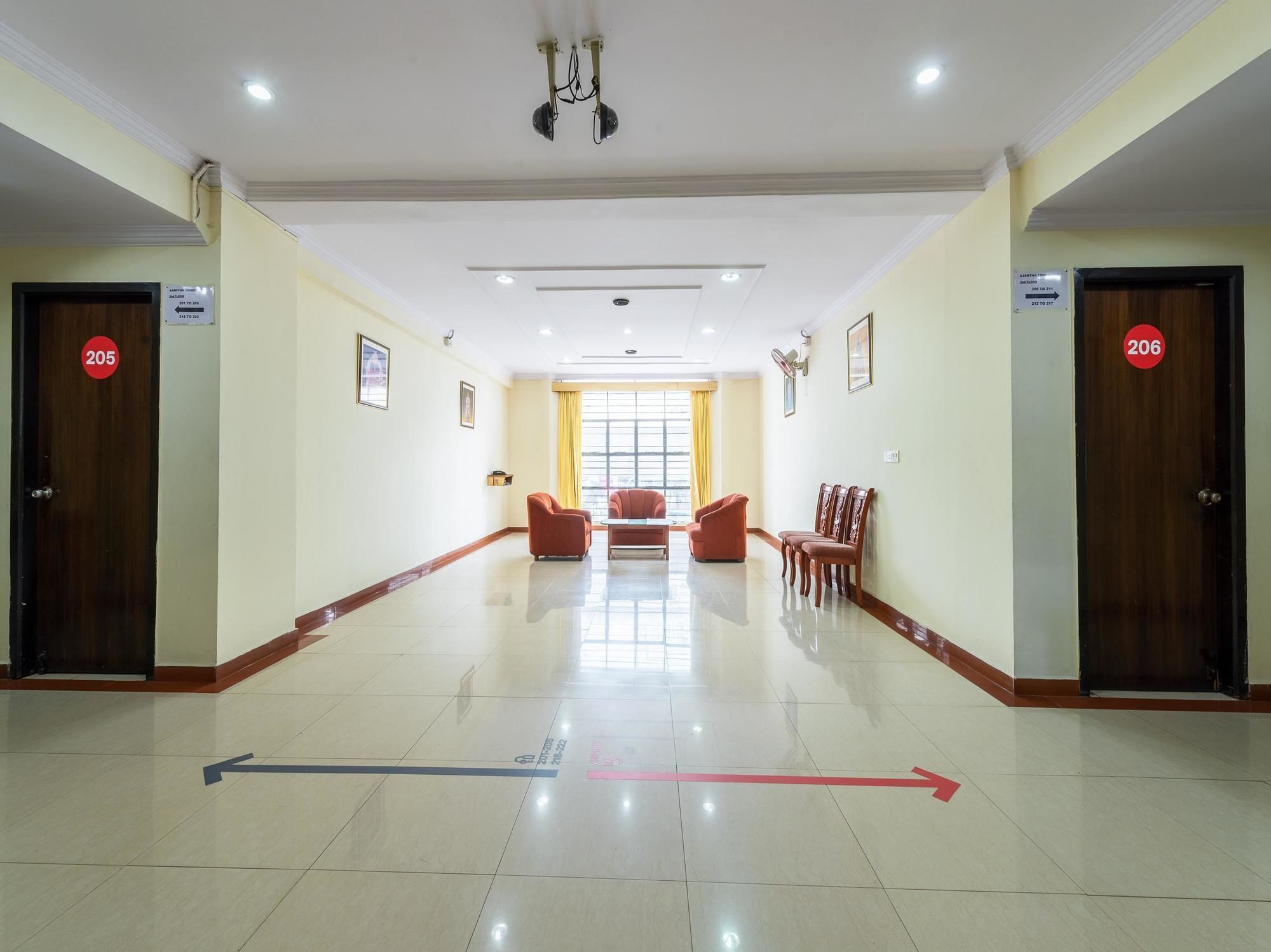 Oyo Mg Road Trinity Circle Hotel Bangalore