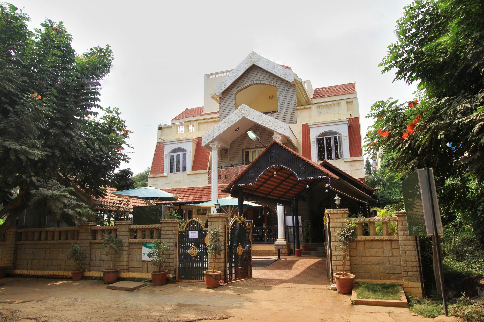 Hotel Oyo 10438