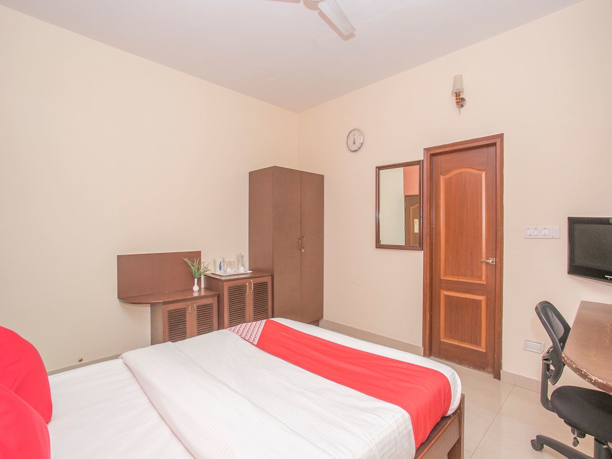 Hotel Oyo 12524 Compact Supralisa Bangalore