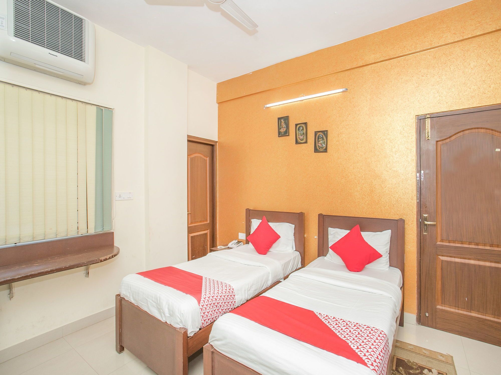 Oyo 12524 Compact Supralisa Hotel Bangalore