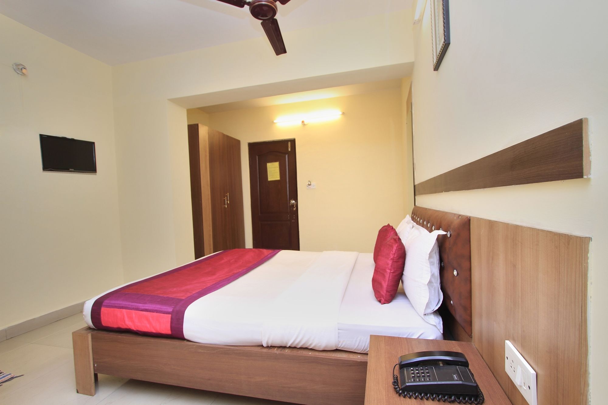 Hotel Oyo 648 Cottonpet Bangalore