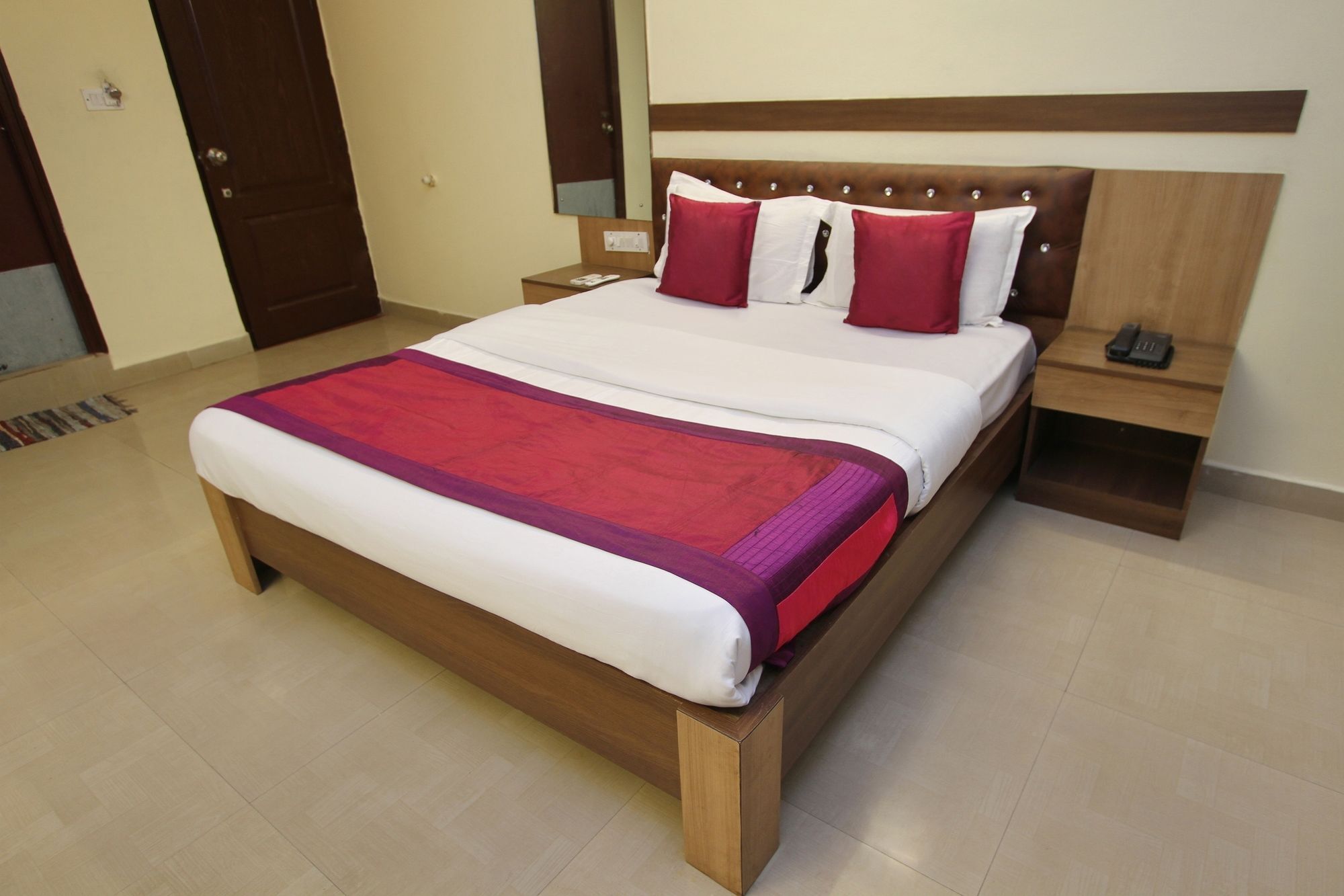 Oyo 648 Cottonpet Hotel Bangalore