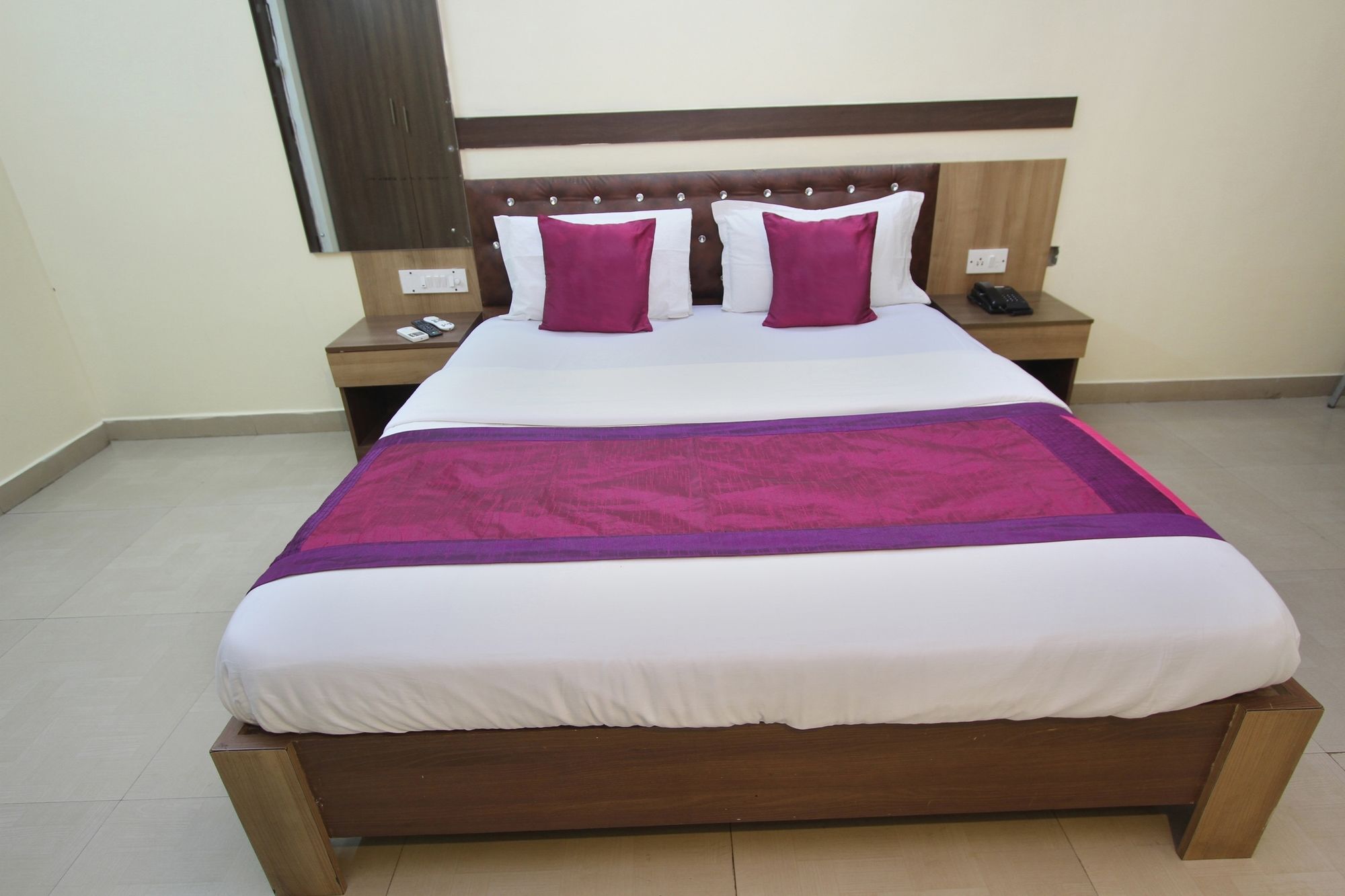 Oyo 648 Cottonpet Hotel 3*
