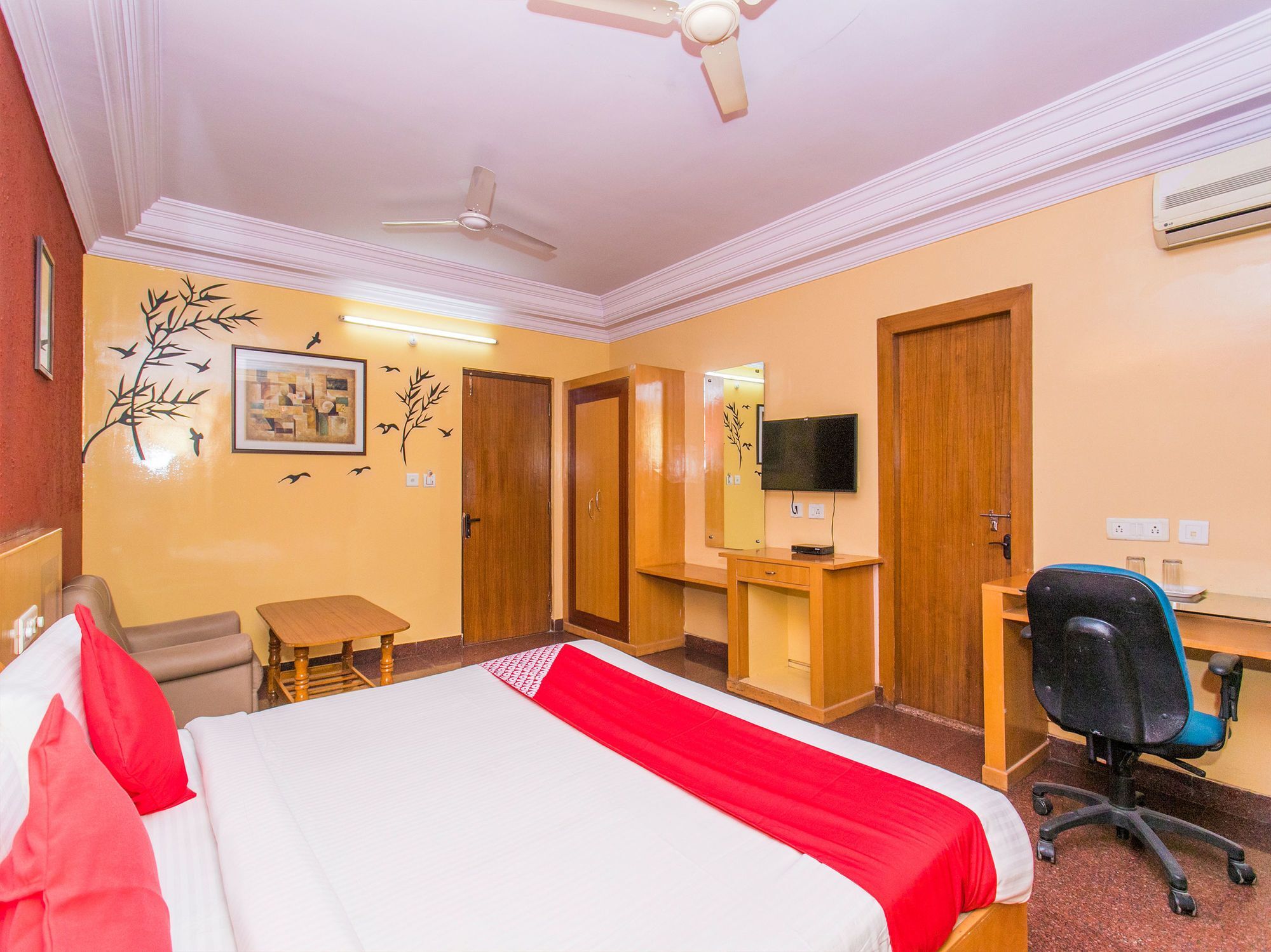 Oyo 330 Koramangala Maharaja Signal Hotel