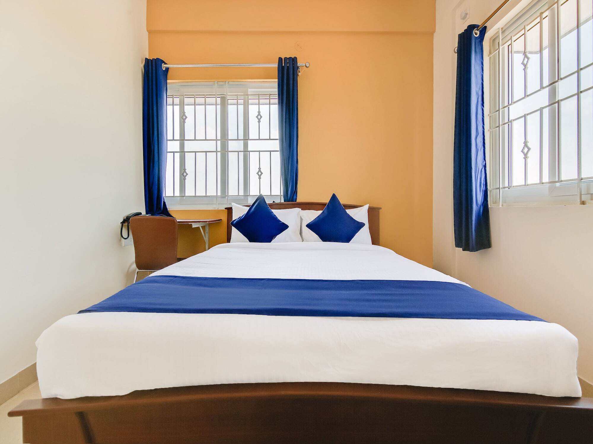 Hotel Oyo 23042 Silverkey P&p Comforts 3*