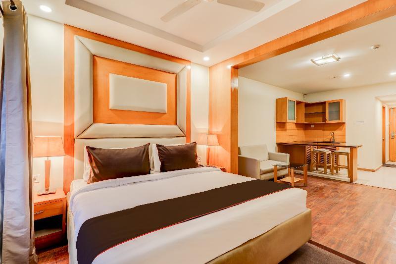 Hotel Collection O 30121 The Mayer