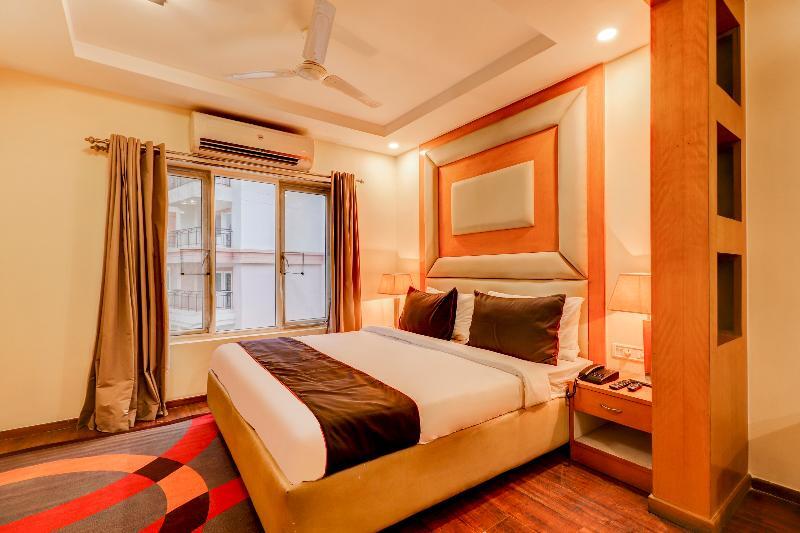 Collection O 30121 The Mayer Hotel