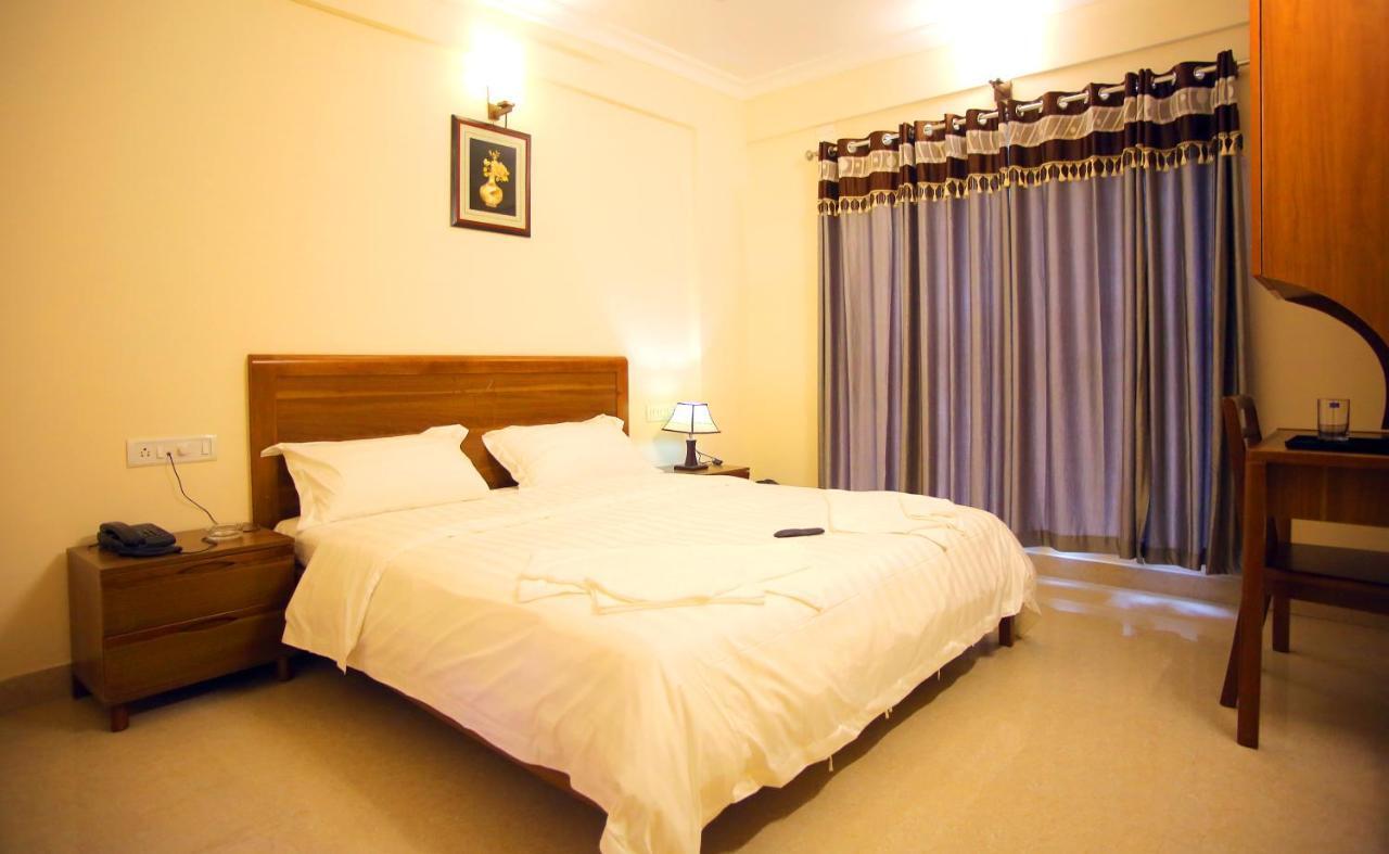 Hotel The Lounge Business *