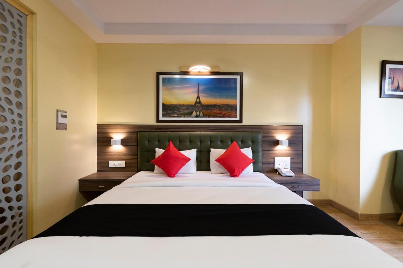 Capital O 18788 Phoenix & Hotel