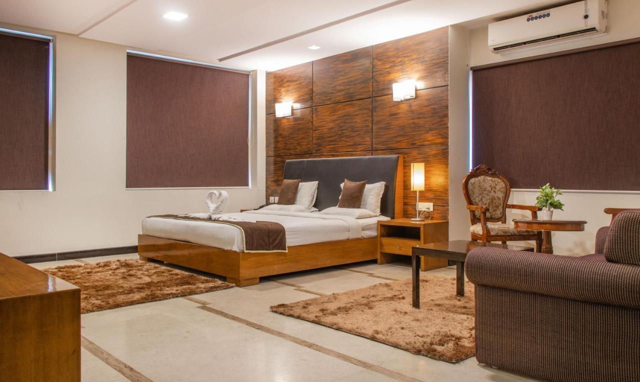 Omatra Infantry Road Hotel Bangalore