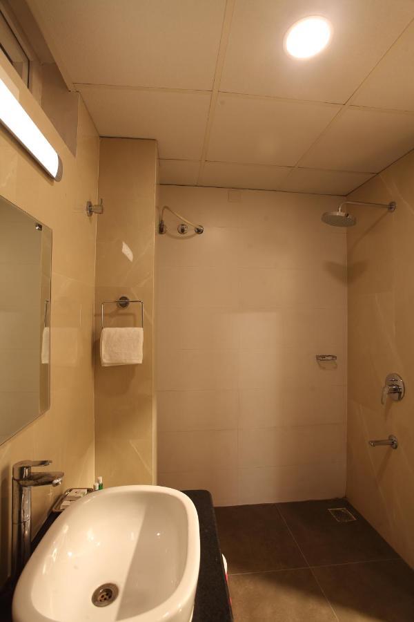 Crimson Lotus Hotel 3*