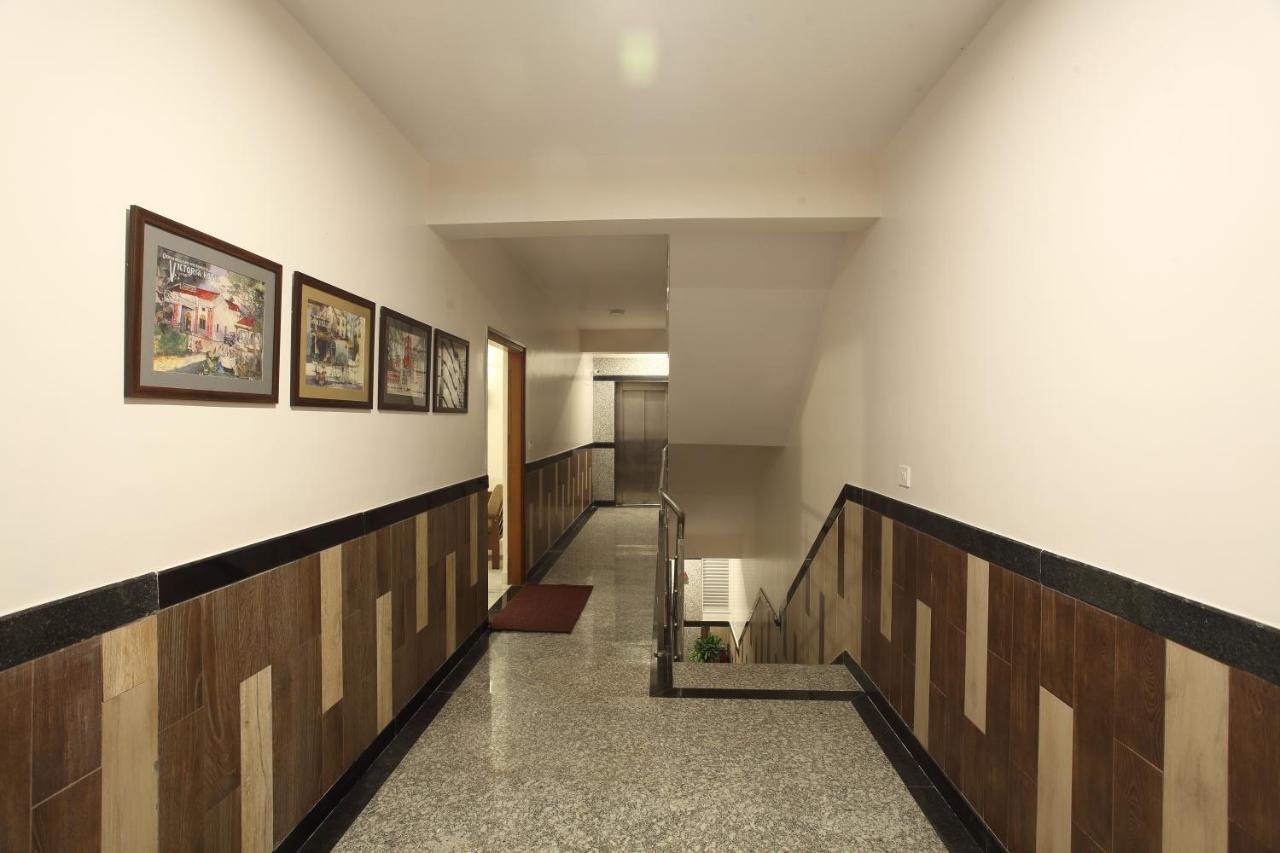 Hotel Crimson Lotus
