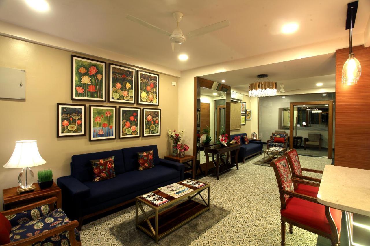 Hotel Crimson Lotus