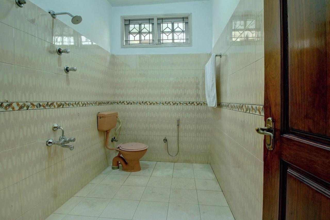 Hotel Oyo 37916 Paradise Business