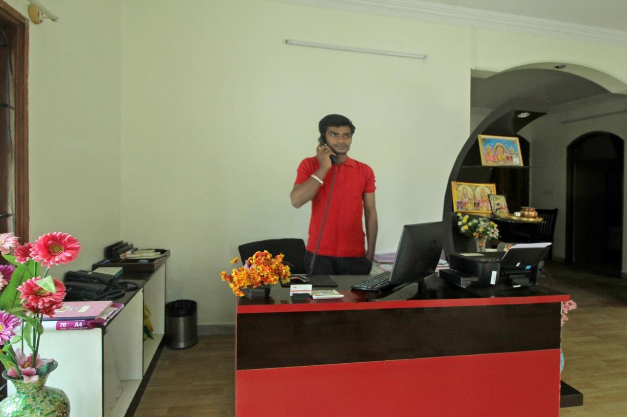 Hotel Oyo 37916 Paradise Business