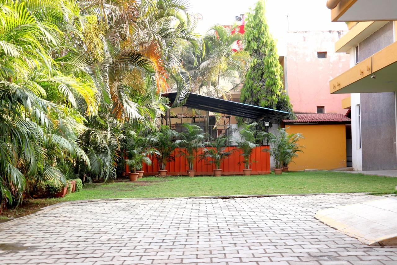 Frontier Galaxy Hotel 3*