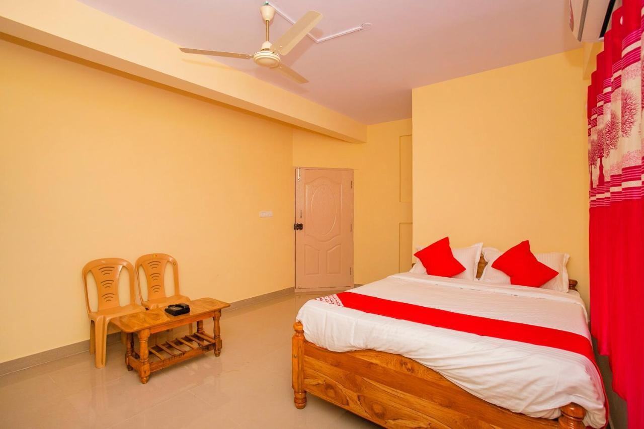 Oyo 25032 Seven Hills Guestline 3*