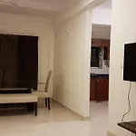Zebra Suites - Bellflower