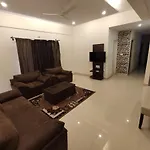 Zebra Suites - Bellflower