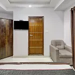 Oyo Townhouse 82047 Srk Live Inn Castle Near Ragigudda Sri Prasanna Anjaneyaswamy Temple