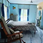 Spacious Studio With Private Garden & Gazebo