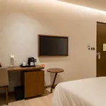 080 Transit Hotel, T2