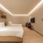 080 Transit Hotel, T2