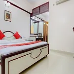 Oyo 11390 Vaibhav Residency